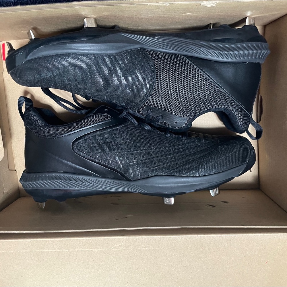 NEW BALANCE METAL BASEBALL CLEATS